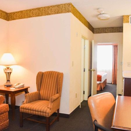Country Inn & Suites By Radisson, London South, On Экстерьер фото